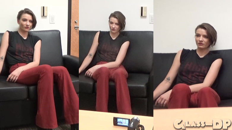 GLASSDP: 冲动的黑发女郎是一个饥渴的荡妇，迫不及待地想要在镜头前做爱