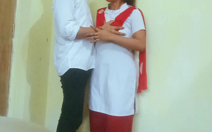 Fulki: Studentka pravidelně šuká za učitelem