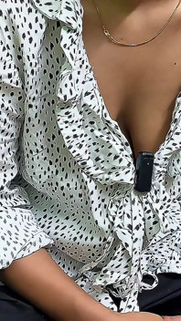 Muridku yang seksi pakai gaun seksi dan dia keliatan hot banget
