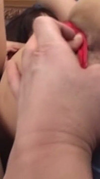 สองรุ่นแม่น่าเย็ดชาวเอเชียเงี่ยนแหกกว้างเพื่อโกนขน