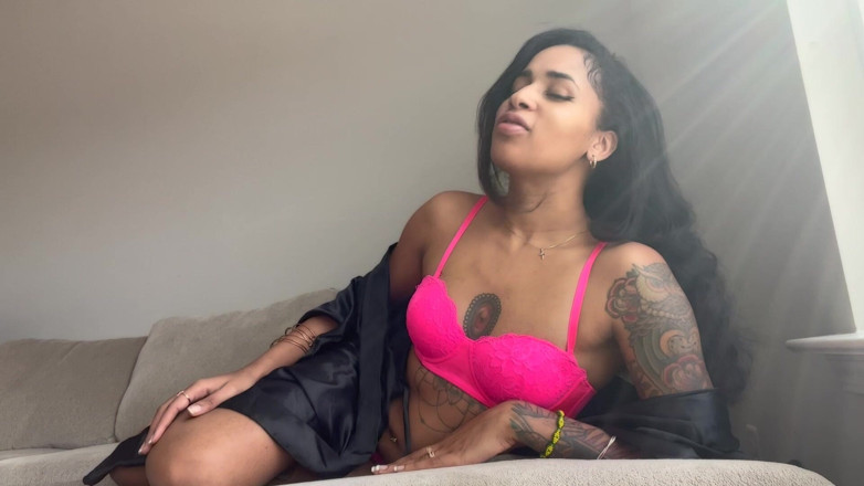 Mya Mula Goddess: Nafaka içine