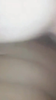 Sentado em seu grande pau preto saltando meu enorme rabo