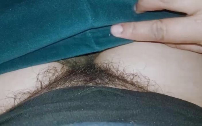 Versatile Sex 1: 印度继妹玩弄她湿漉漉的阴户