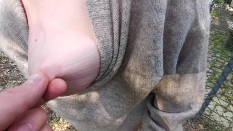 Bouncy Tits Action: Hukuman puting dan tampar bogel sebenar merah teteknya