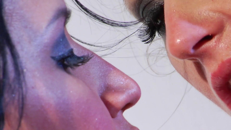 I kissed a girl and I liked it: Was für ein tolles muschilecken für diese tätowierte heiße brünette