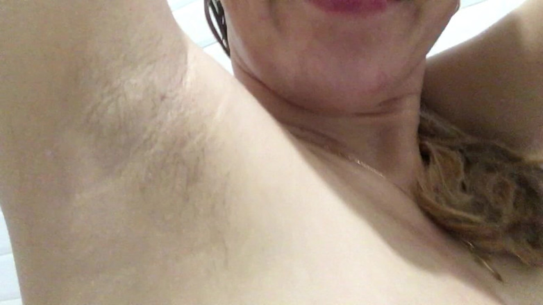 Risky Hairy Couple: Axilas peludas y biceps fuertes y espalda