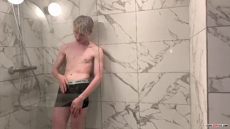 Euro boy xxx: Geil in de hotelkamer