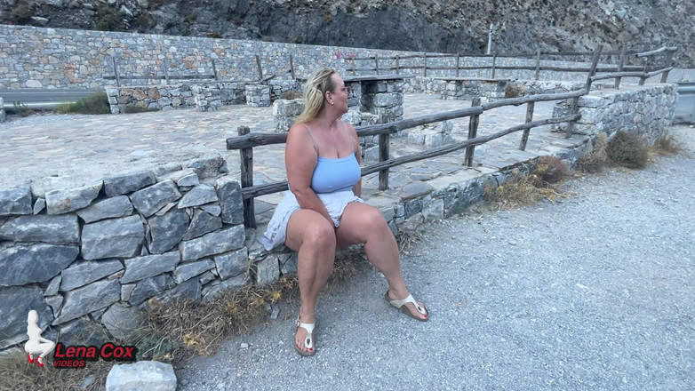 Lena Cox: Azgın evli kadın park parkında fışkırtarak boşalma patlaması