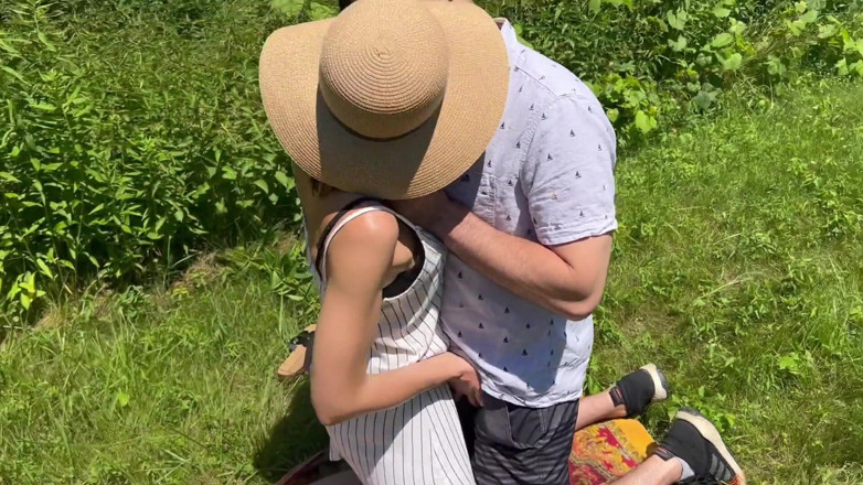 Serenity Cox: Suami menonton isteri berpakaian berkongkek dan dapat creampie daripada kawannya...