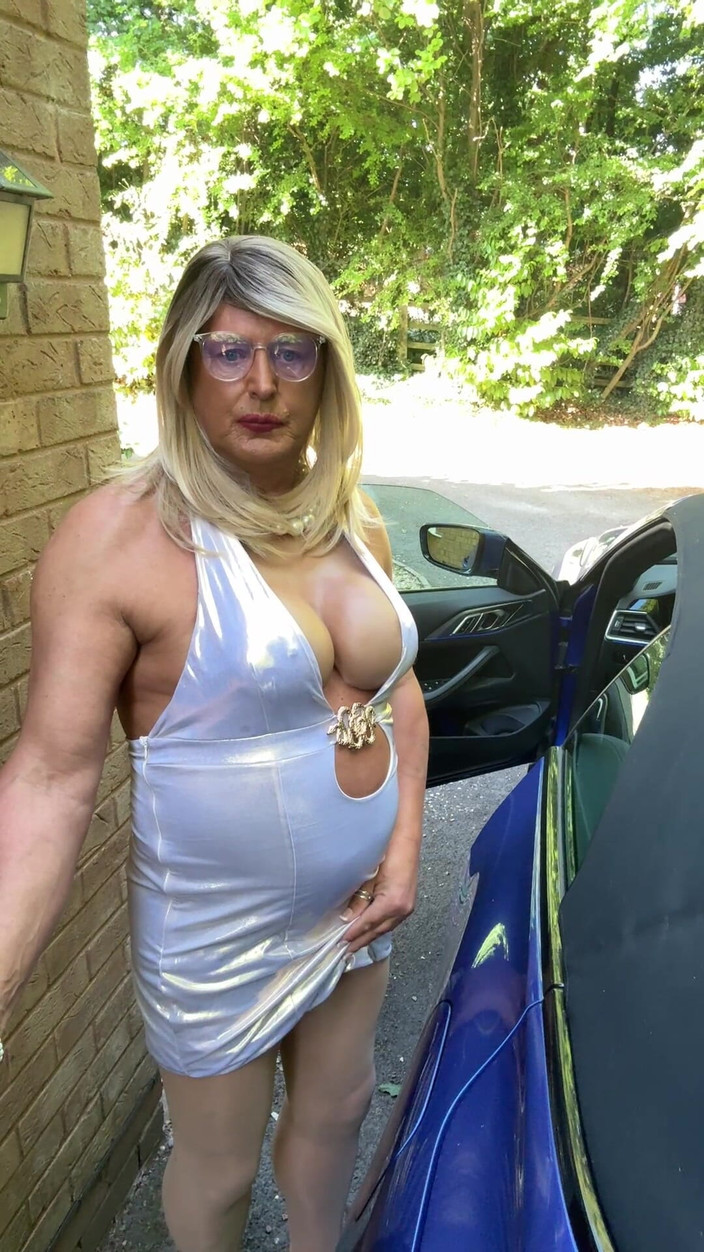Kelly CD 2022: 穿着闪亮的金色连裤袜和高跟鞋的性感 Crossdresser Kellycd2022