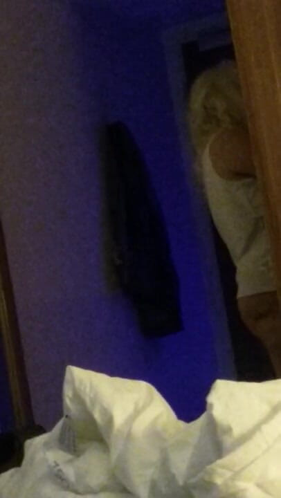 BBW nurse Vicki adventures with friends: Sexy holandská dívka kouří nos s nahým zadkem