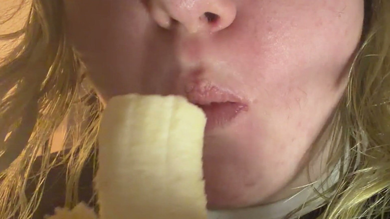 Spunk Kip: Mâncând senzual o banană