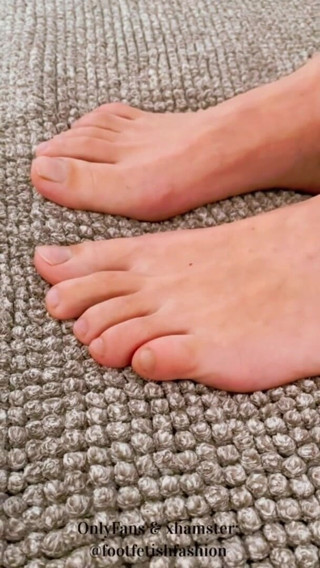 FootFetishFashion: Bàn chân của chị kế của tôi, tôi thích nó