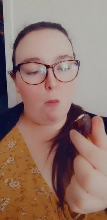 SSBBWLadyBrads: Eu estou comendo esse donut para você