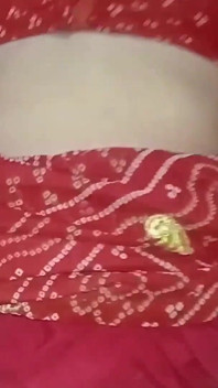 Stiefzus en stiefbroer genieten van seksmoment achter hun ouders, Indische hete meid werd geneukt door haar stiefbroer
