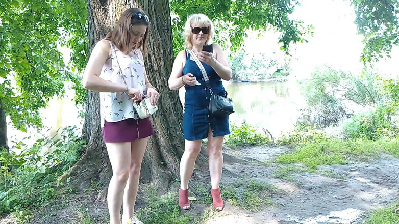 Assol: Twee meisjes stopten aan de kant van de weg om...
