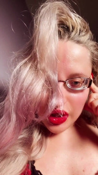 Lèvres parfaites, rouge à lèvres, rouge à lèvres brillante, fétiche, findom, dépendance aux lèvres du butdigger
