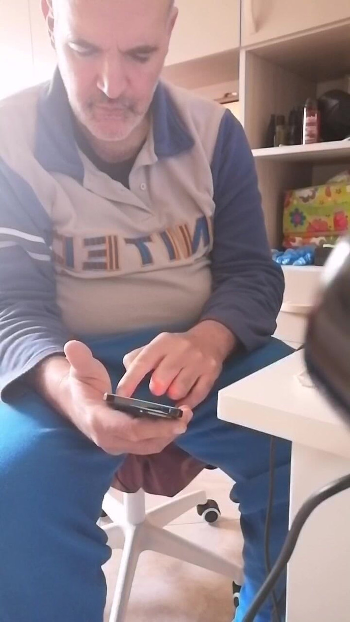 Setesesso7: İdrar ediyorum, penisimin ucunu idrarımın içine batırıyorum ve sert penisimi...