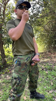エッチな兵士タイ人が仕事で自過し、中出し