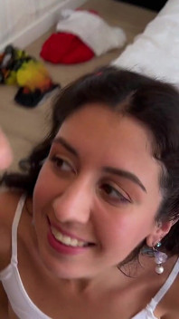 Gangbang - Ragazza Sexy Cosplay Succhia E Cavalca Cazzi Di Due Amici Allo Stesso Tempo