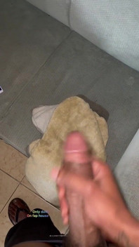 Momento fantastico in cui il bel ragazzo gay gioca con un cazzo enorme