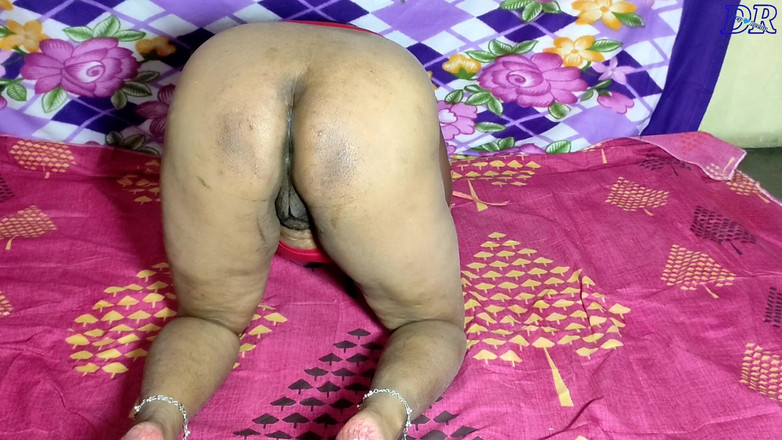 DeepReenu123: Mladá kráska tvrdě šuká do zadku