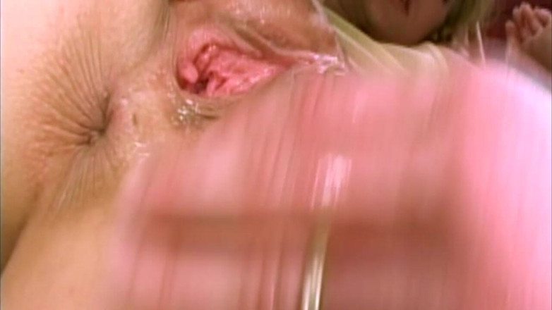 ONLYFREAKSX: MILF mature se fait mal par derrière