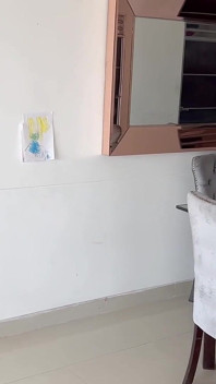 O persoană sexy din domeniul imobiliar îmi vizitează casa și eu fac sex cu ea