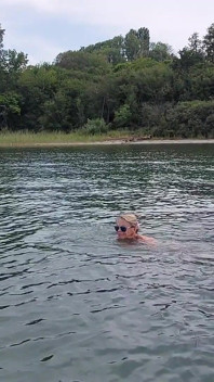 Vovó sexy nada nua no lago