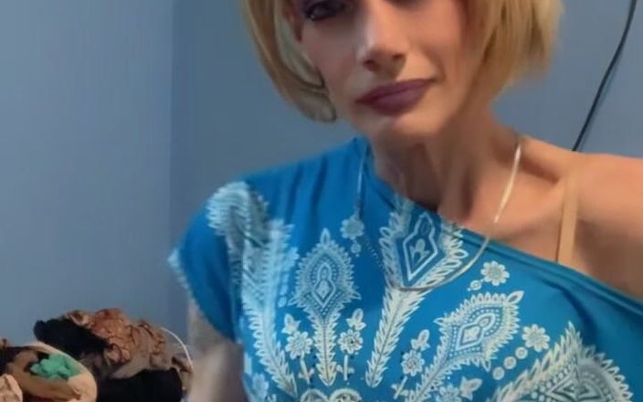 Lisa Luvly: 火辣短发金发女郎