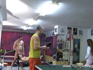 Young Sex Parties: Pesta gym dengan threesome