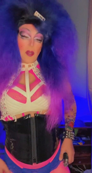 Shelly Robertss: Let me love you