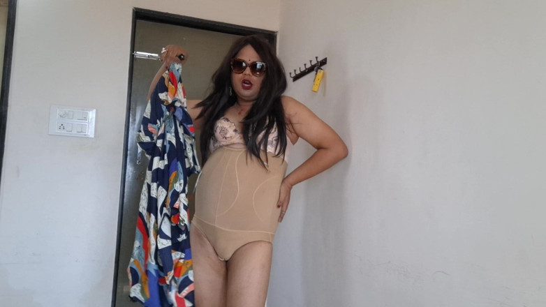 Indiansissychubby: Une Salope Sexy En Sueur Sur La Plage