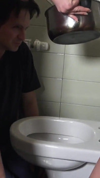 Fată blondă dominare feminină partea 2 Noi dominăm și umilim sclavul nostru Bobby!