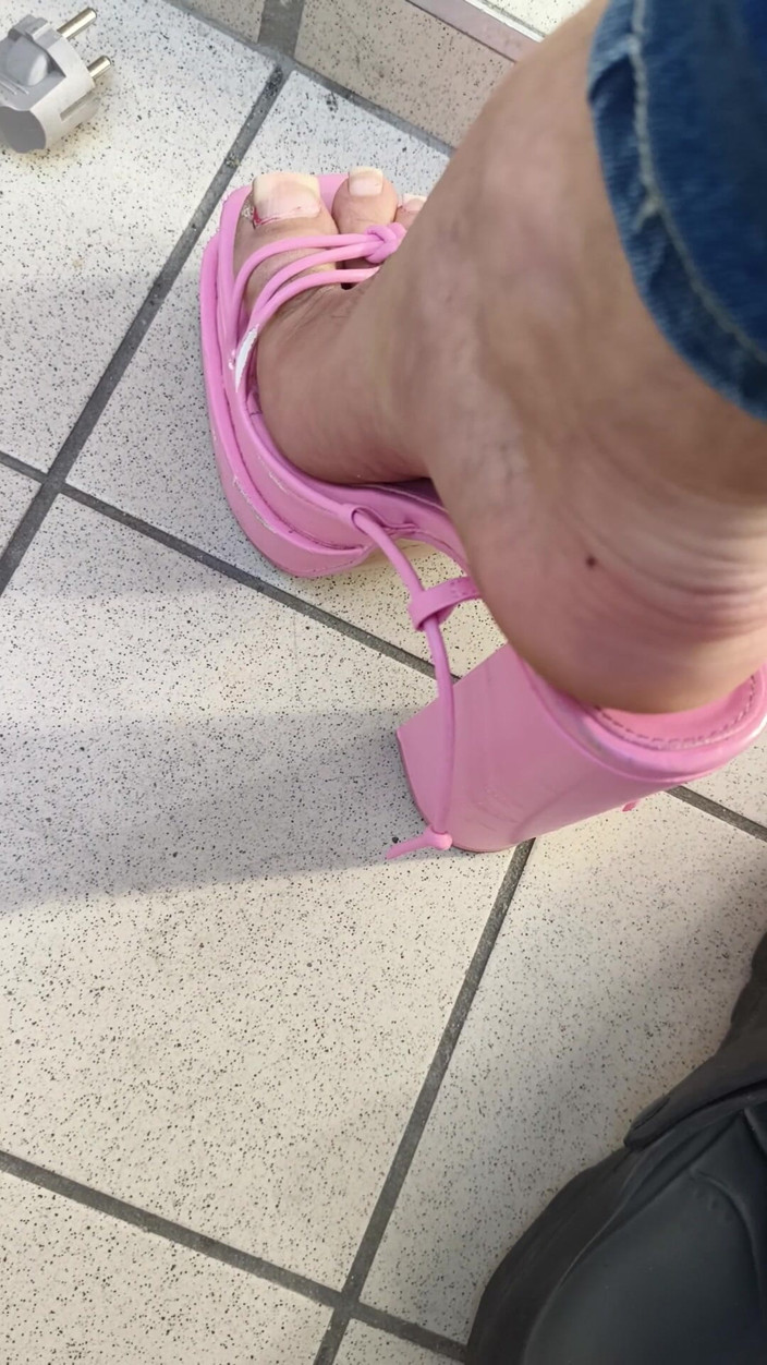 Mutsakin: High Heels