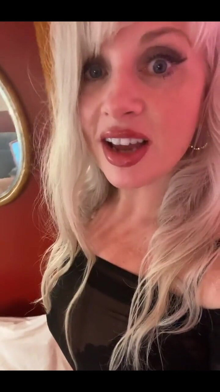 PaintedRose: Ini adalah hari pertama syuting