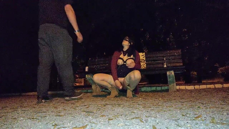 Toilet Mommy: Ateşli kayınvalide tasmalı eğitim yapay penisle büyük orgazm oluyor