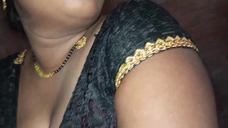 Auntixxx69: 阿姨的阴户爱好者必须观看这部视频