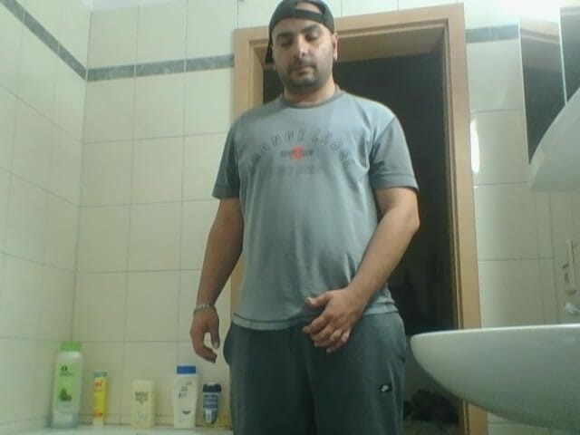 SmokedAlloy2: Dirtyjunkbro Im Wc Anpissen