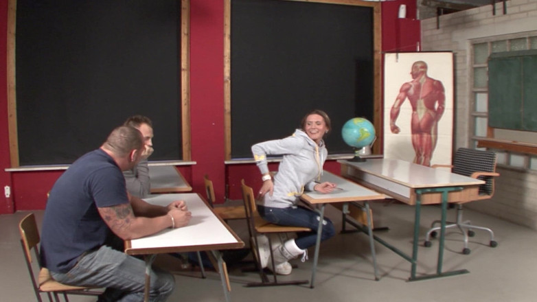 Deutscher hardcore: 紧致的德国老师被两个学生狠操