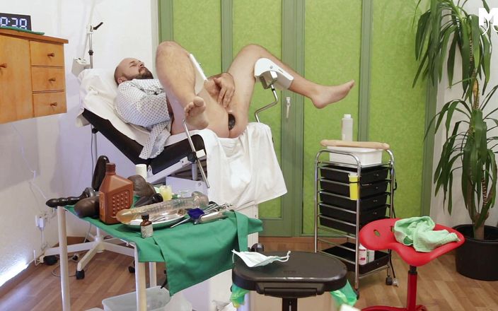 Marcus Pollack Gay: Извращенный доктор начиняет задницу руками и силиконовыми игрушками
