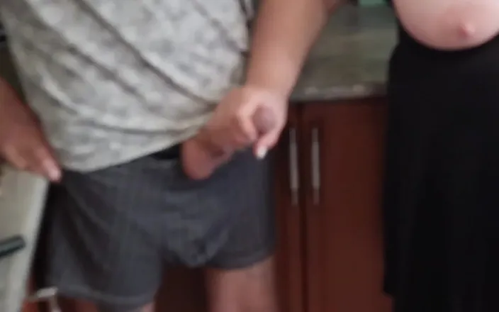 Zona901: Mother-in-law Jerks off to a Cumshot Before Lunch