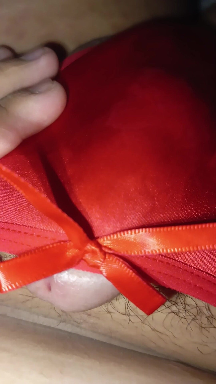 SilkPantyLove7: 妻のセクシーな赤いTバックが精液でいっぱい!