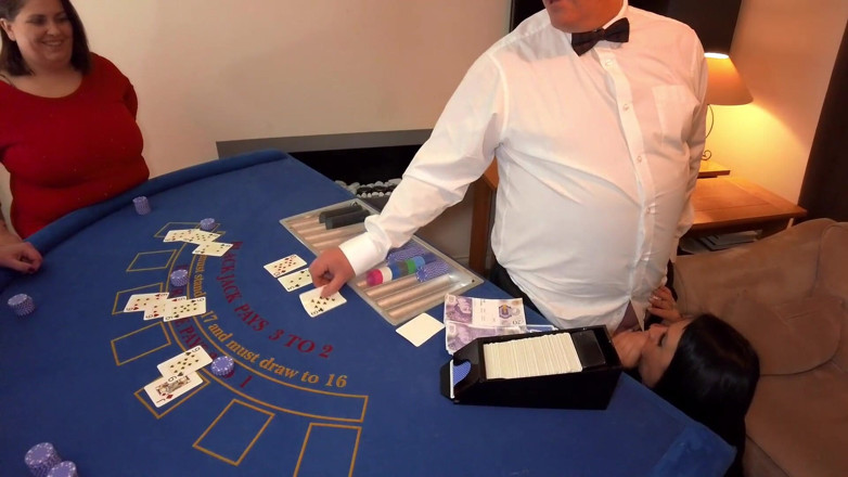 MattyFacial: Blackjack para orgia no sofá