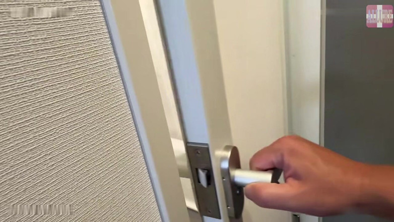 Asian cutie: Happening bar nights- un audace trio viene spinto duramente