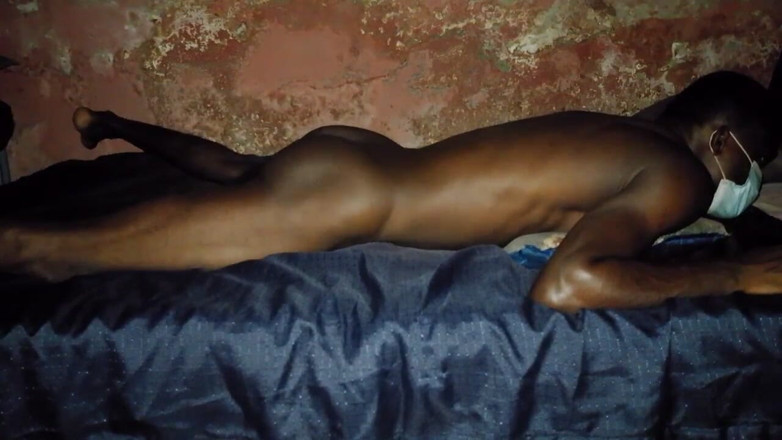 Masturbator emmy: Masturbação Através Da Cama Transando É Tão Agradável