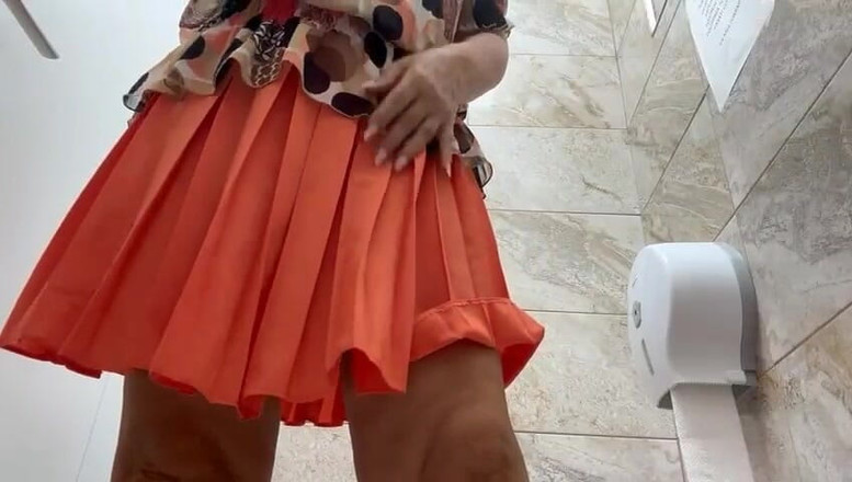 Step Mommy: La matrigna arrapata si masturba e ha l'orgasmo in un...