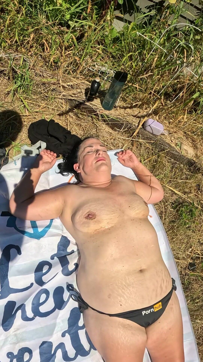 Homesteadmama: Prendere il sole nuda. Voglio davvero incoraggiare gli altri ad...