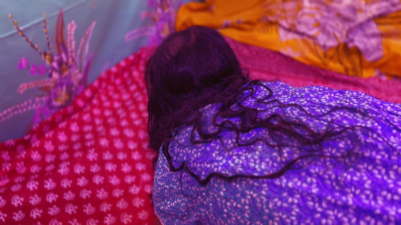 Aria Mia: 내 침대를 청소하는 동안 그녀의 큰 후장 옷을 벗는 사우디 핫한 하녀