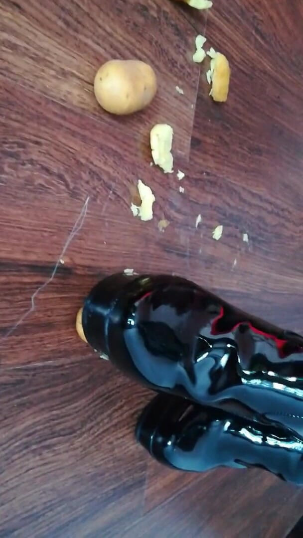 Lady Daniela -: The lady in beautiful boots crushes potatoes